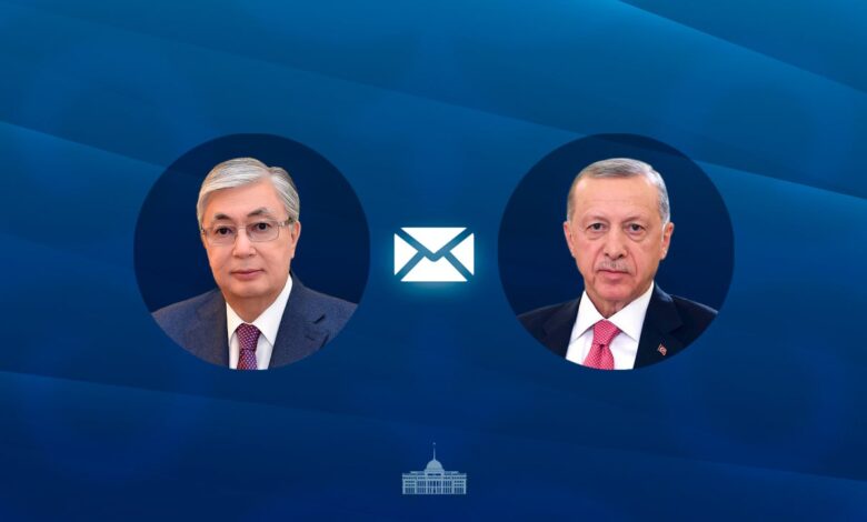 Олар есектегі кемпірді трахает Гиперанальды секс